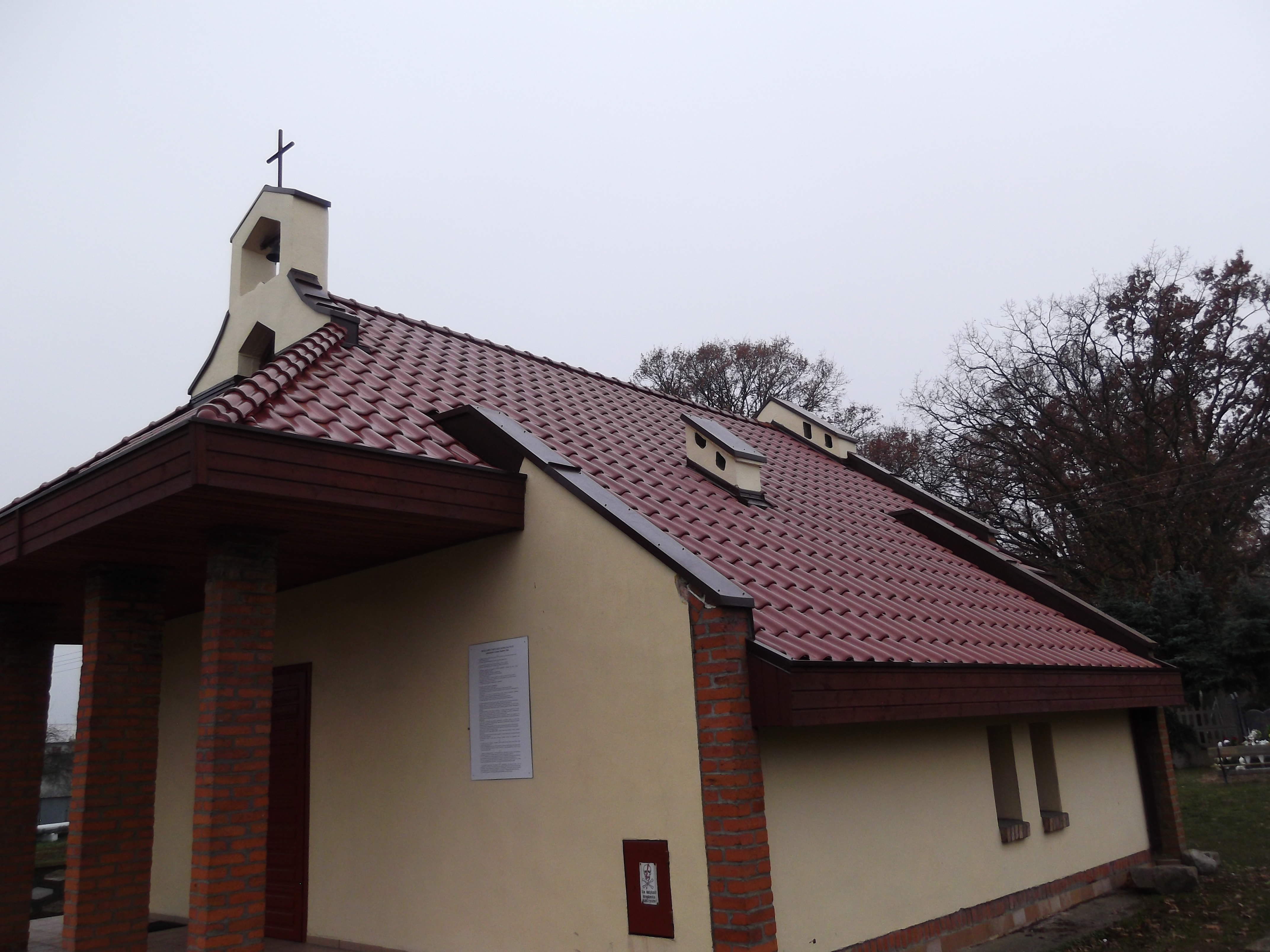 Wymiana połaci dachowej na budynku kaplicy cmentarnej