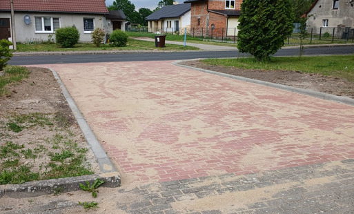 zjazd z drogi wojewódzkiej nr 147 do OSP Radowo Małe